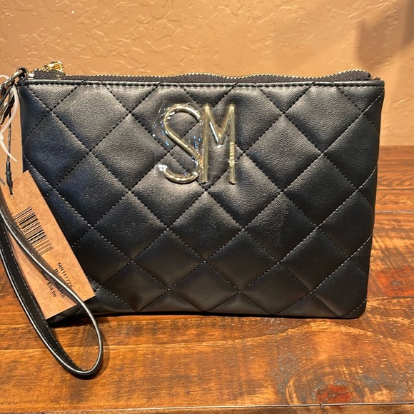 Steve Madden Handbags - 🦊LOW START🦊NWT Steve Madden Black Vegan Quilted Leather Clutch MSRP $58